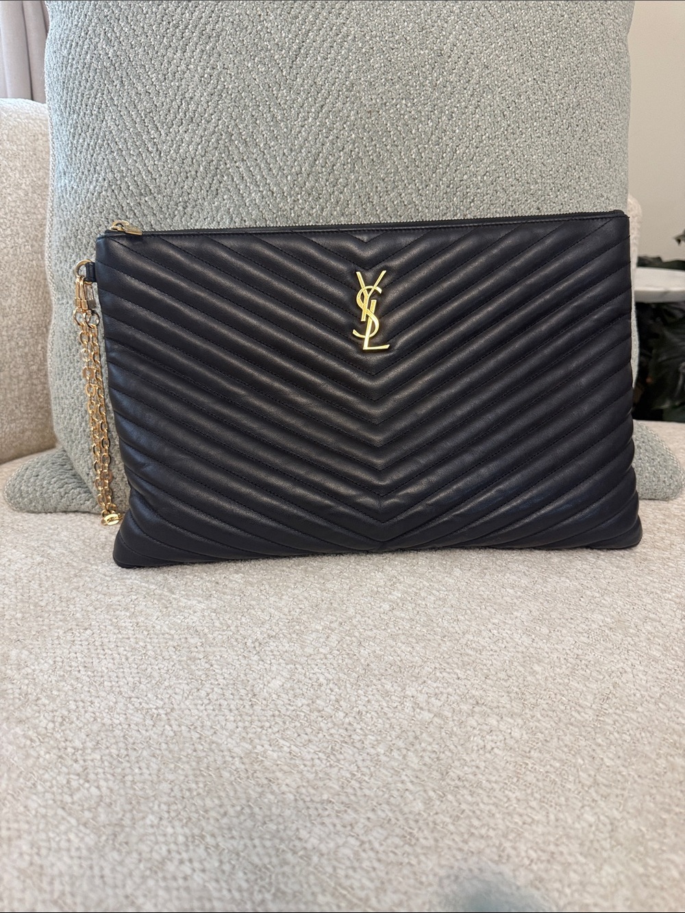 Saint Laurent Black Chevron Quilted Leather clutch/Wristlet with Gold YSL Emblem - Picture 10 of 10